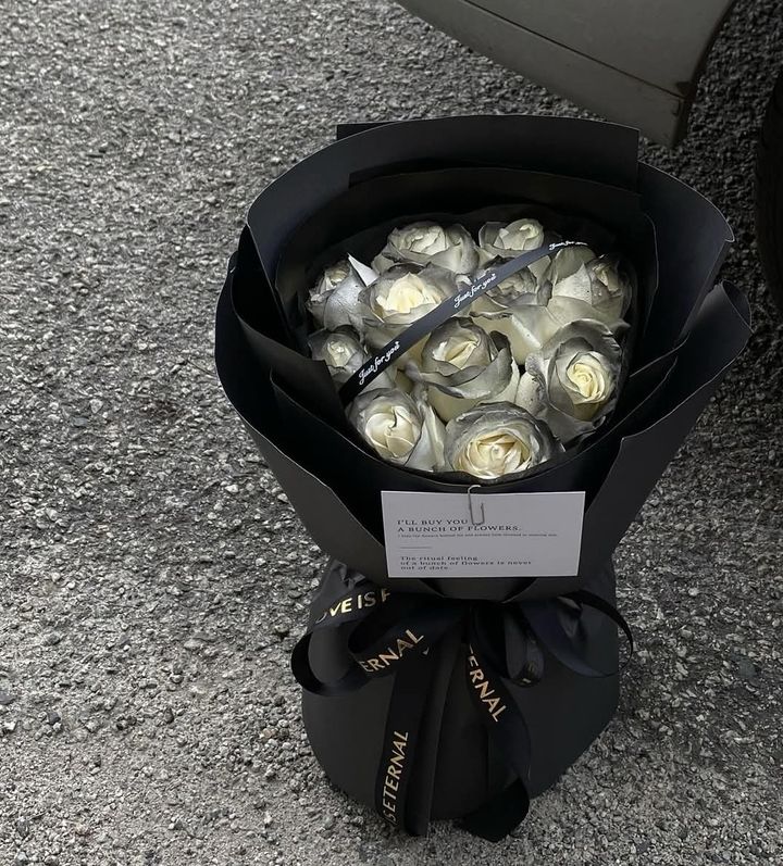 Black Roses Bouquet 01