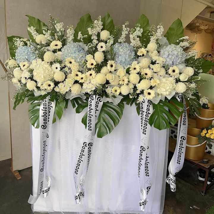 Premium Condolences Flower Stand 13