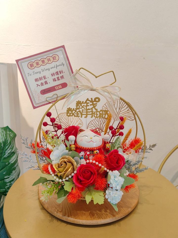 Lucky Cat Opening Flower 01
