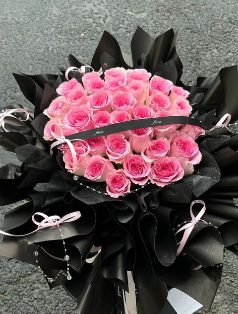 Valentine Rose Bouquet (33 Roses)