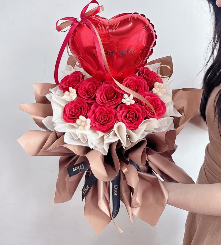 Love Balloon with Soap Roses Bouquet