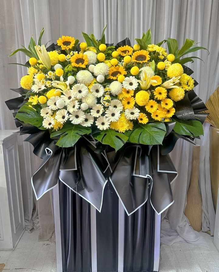 Premium Condolence Flower Stand 14