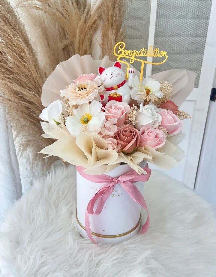 Opening Table Flower 02