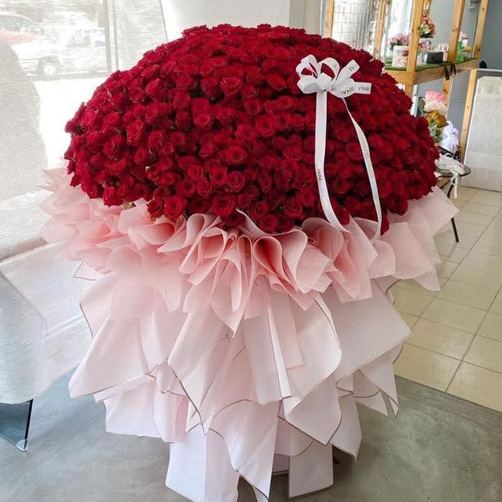 999 Roses Premium Giant Roses Bouquet