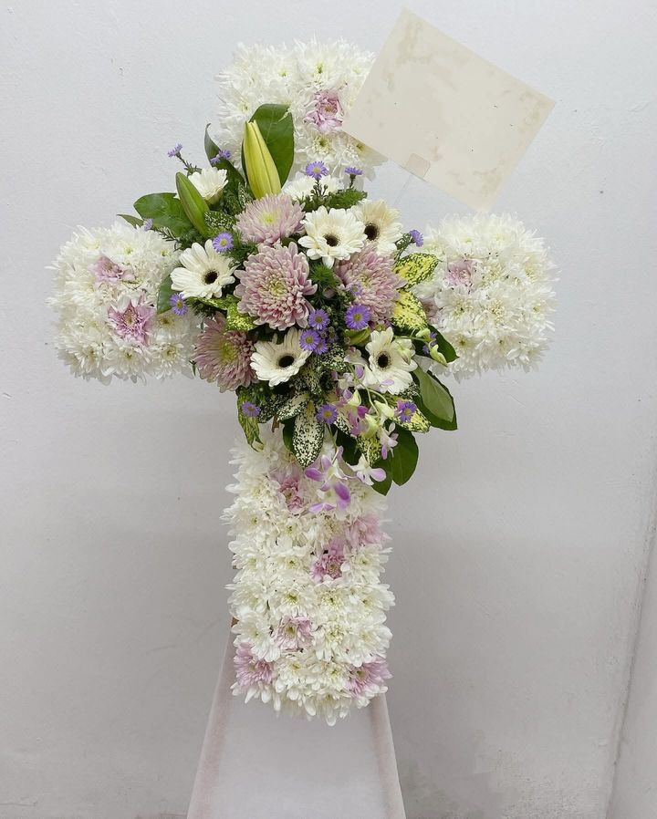 Cross Wreath Stand 十字架花圈