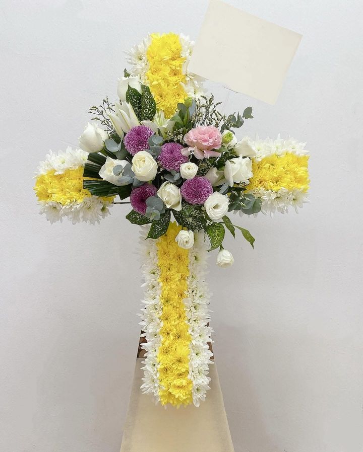 Cross Wreath Stand 01