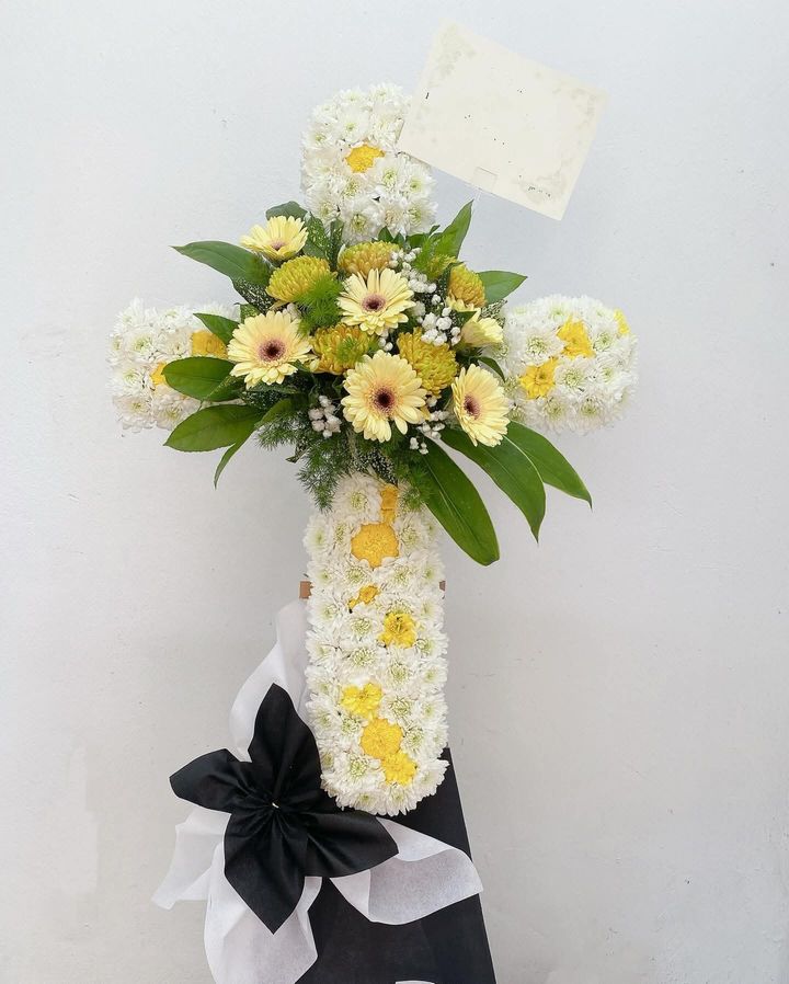 Cross Wreath Stand 03