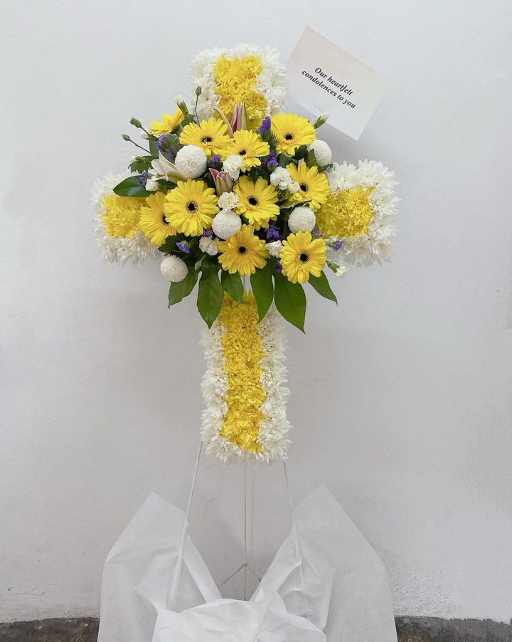 Cross Wreath Stand 05