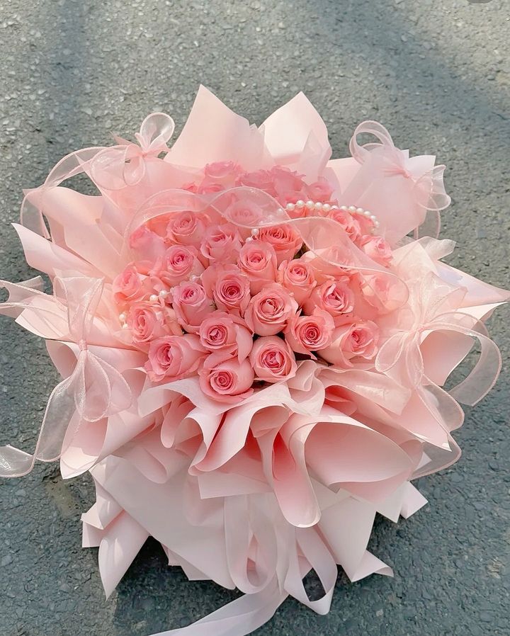 Princess Roses Bouquet (33 Roses)