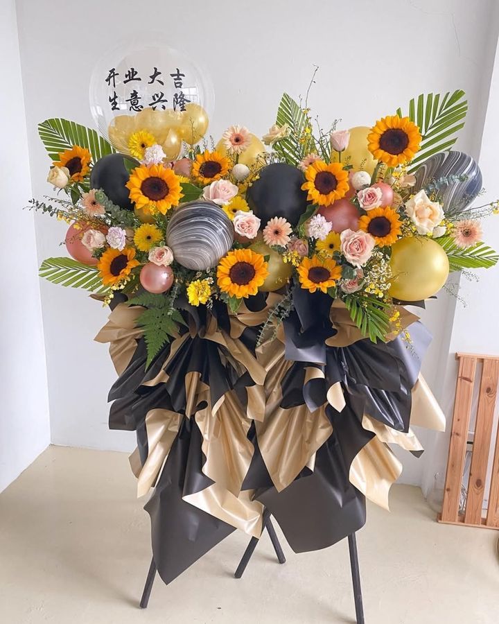 The Best Wishes Opening Flower Stand