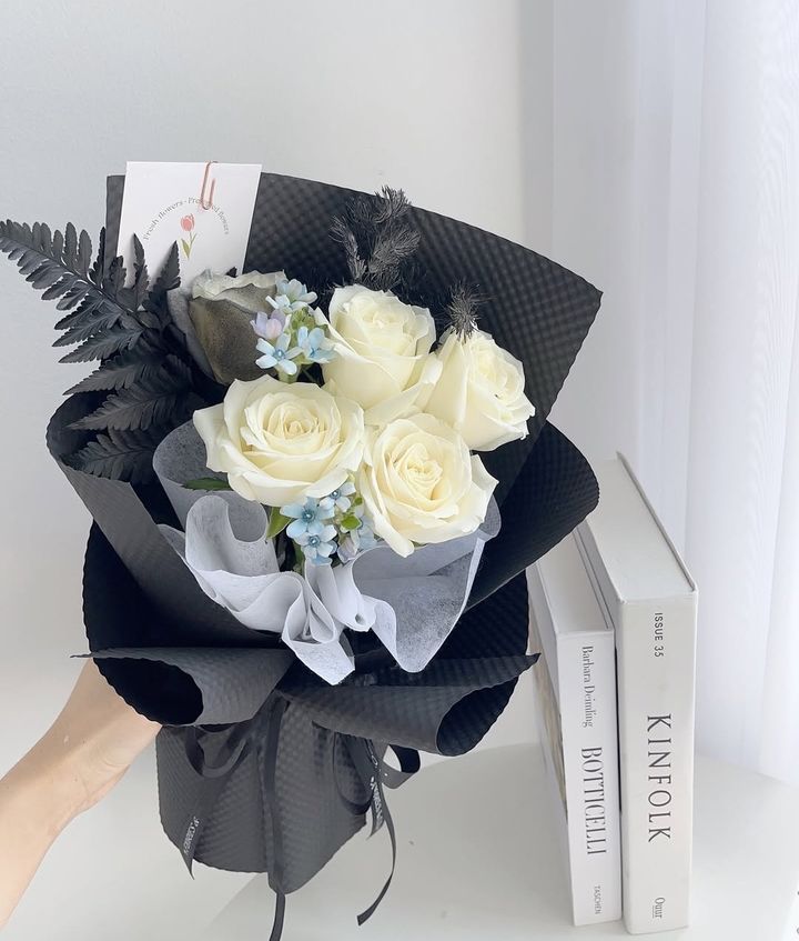 White Roses Bouquet 03