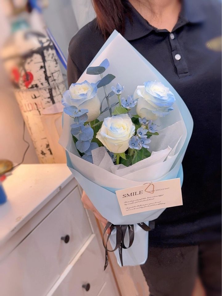 Ice Blue Roses Bouquet