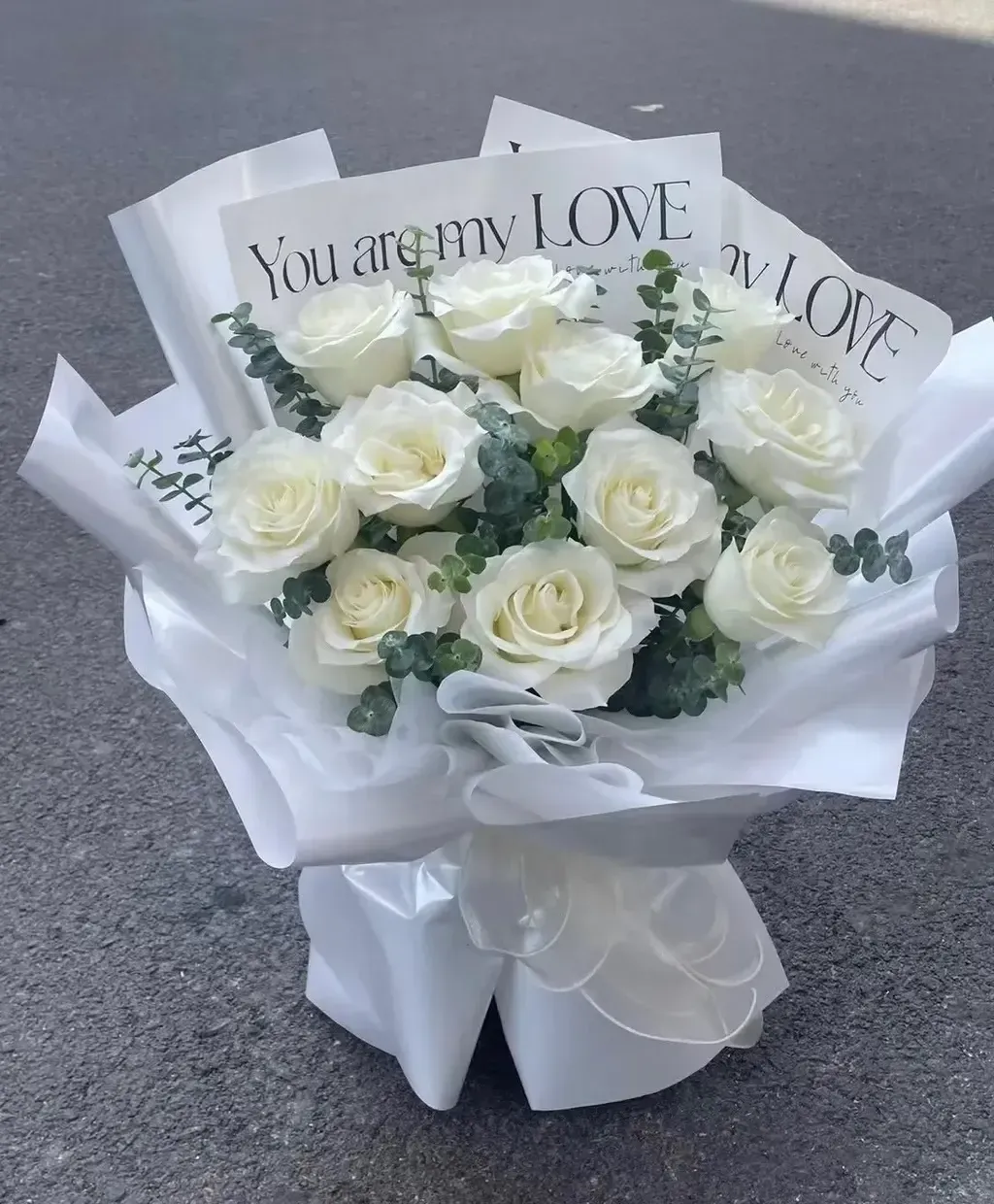 White Roses Bouquet （11 Roses）