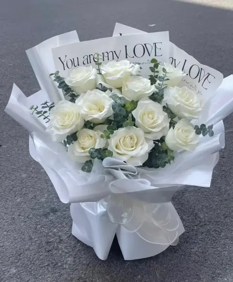 White Roses Bouquet （11 Roses）