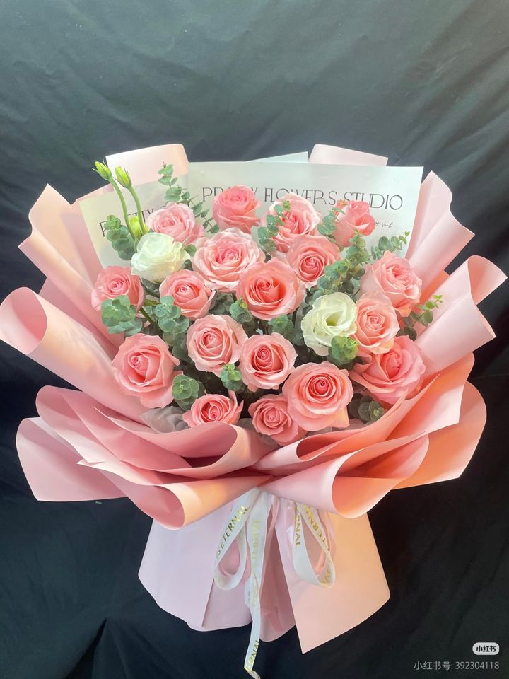 Diana Roses Bouquet (19 Roses)