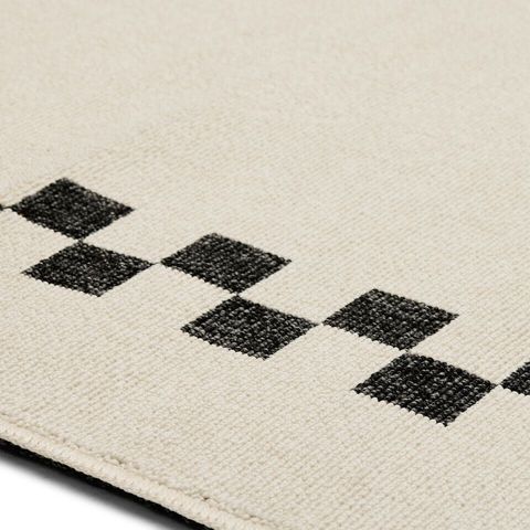 fatboy-carpretty-catwalk-check-border-anthracite-creme-closeup-01-107590