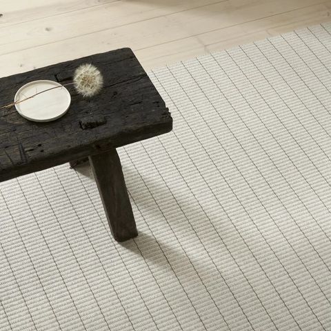 Earth+collection_paper+yarn+carpet_Line+1241532_col.+stone-nutria_interior+2_woodnotes