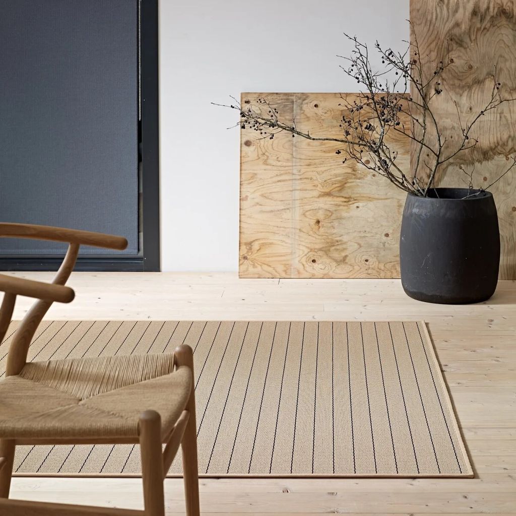 Line+12459_col.+natural-black_narrow+cotton+edging_and+backing_paper+yarn_interior+1_woodnotes