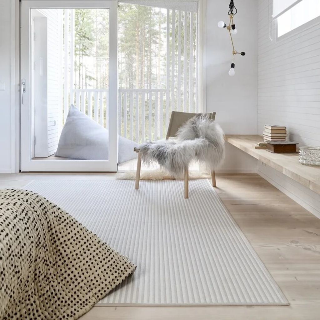 Railway+116151_col.+stone-white_narrow+cotton+edging_and+backing_paper+yarn_bedroom+interior+1_woodnotes