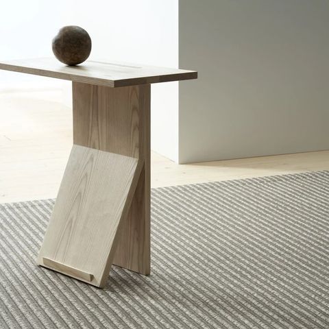 Earth+collection_paper+yarn+carpet_Field+1313215_col.+nutria-stone_interior+1_woodnotes