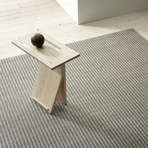 Earth+collection_paper+yarn+carpet_Field+1313215_col.+nutria-stone_interior+2_woodnotes