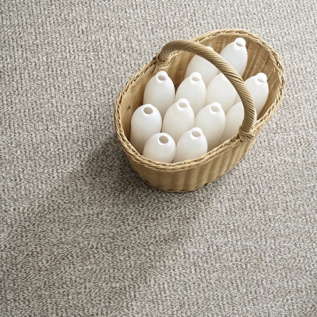 Earth+collection_paper+yarn+carpet_Living+1301532_col.+stone-nutria_interior+2_woodnotes