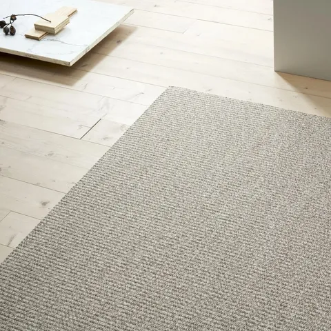Earth+collection_paper+yarn+carpet_Living+1301532_col.+stone-nutria_interior+1_woodnotes