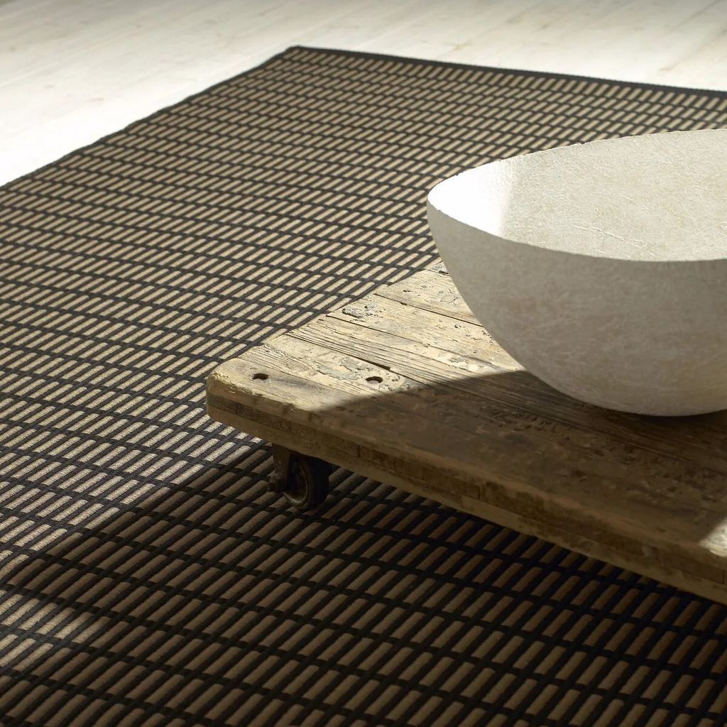 New+York+11895_col.+black-natural_paper+yarn_interior_woodnotes