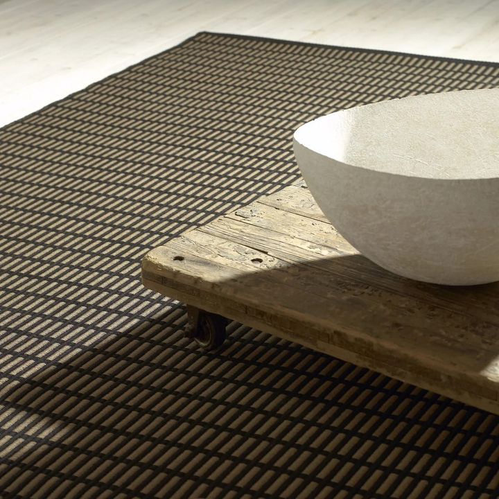 New+York+11895_col.+black-natural_paper+yarn_interior_woodnotes