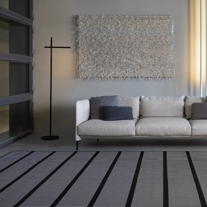 Cut+Stripe+115915_col.+black-stone_paper+yarn_interior
