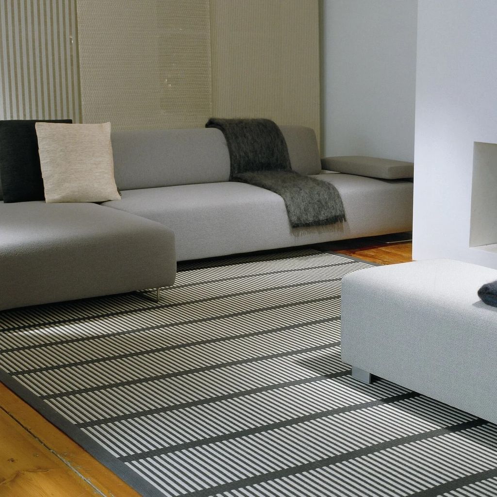 Cut+Stripe_col.+dark+violet-stone_paper+yarn_interior_woodnotes