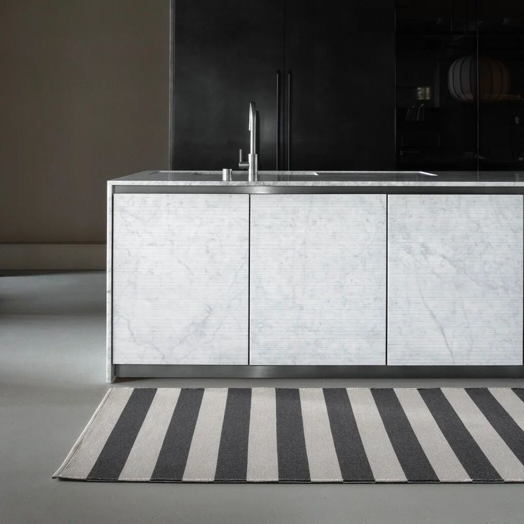 Big+Stripe+15420205+melange+grey-light+sand_in-out+carpet_in_ends+with+narrow+edging