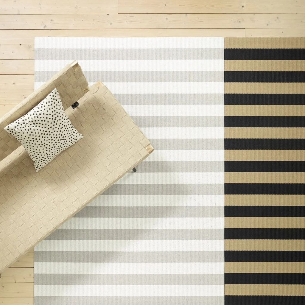 Big+Stripe+1421501_col.++stone-white_Big+Stripe+1420905_col+black-natural-sewn+edges+and+backing_interior+2_woodnotes