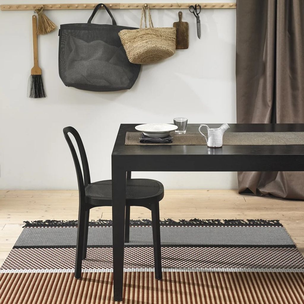 San+Francisco+1430015_col.+reddish-brown-stone_sewn+edges+_and+fringes_paper+yarn_interior+1_woodnotes