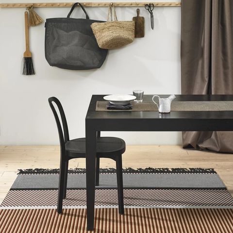 San+Francisco+1430015_col.+reddish-brown-stone_sewn+edges+_and+fringes_paper+yarn_interior+1_woodnotes