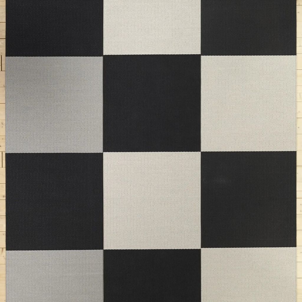 Squareplay_1410000_col.+black-light+grey_and+col.+black-stone_paper+yarn+carpets_woodnotes