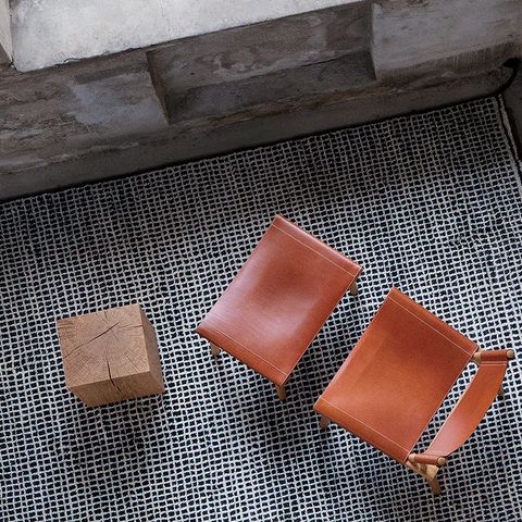 december_ottoman_oak_cognac_leather_in_space