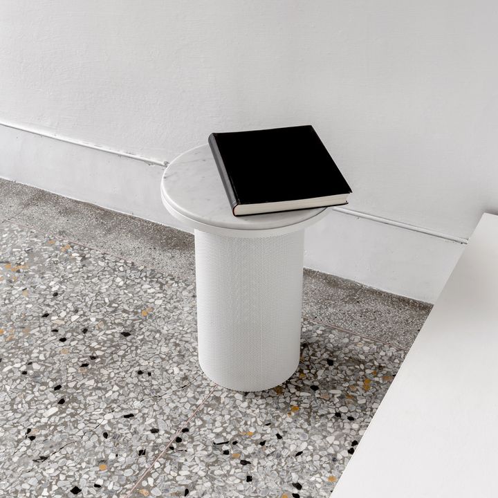 LR+Pedestal+table+©Esaila-4113