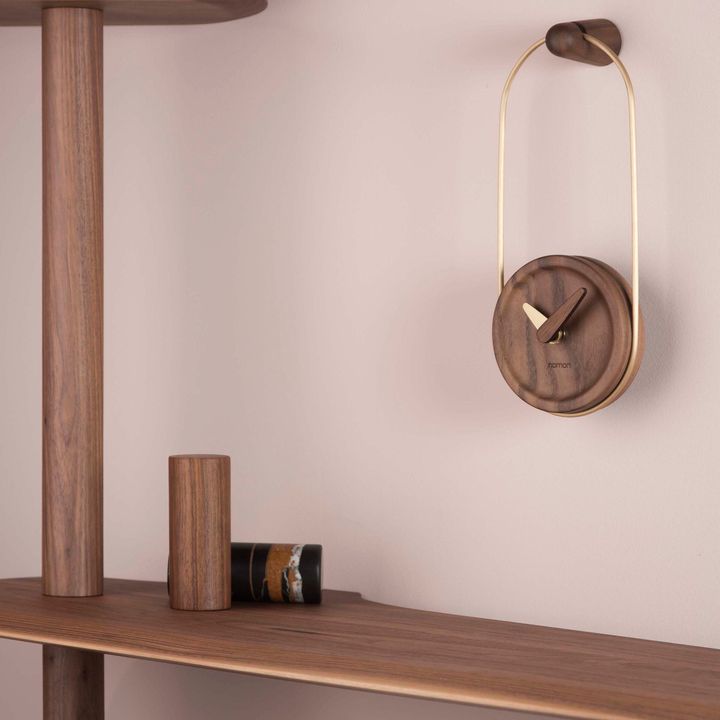 MCESLAGN_MICRO_ESLABON_WALNUT_GOLD_AMBIENTE_1