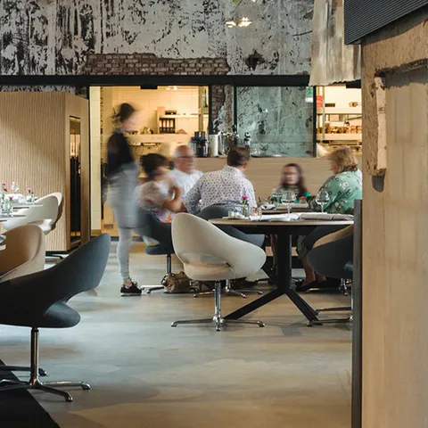 ARTIFORT SHARK CHAIR SWIVELING 單椅