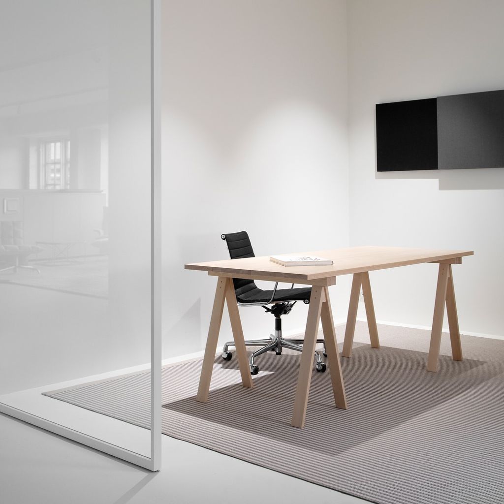 Arkitecture table_ash_in space