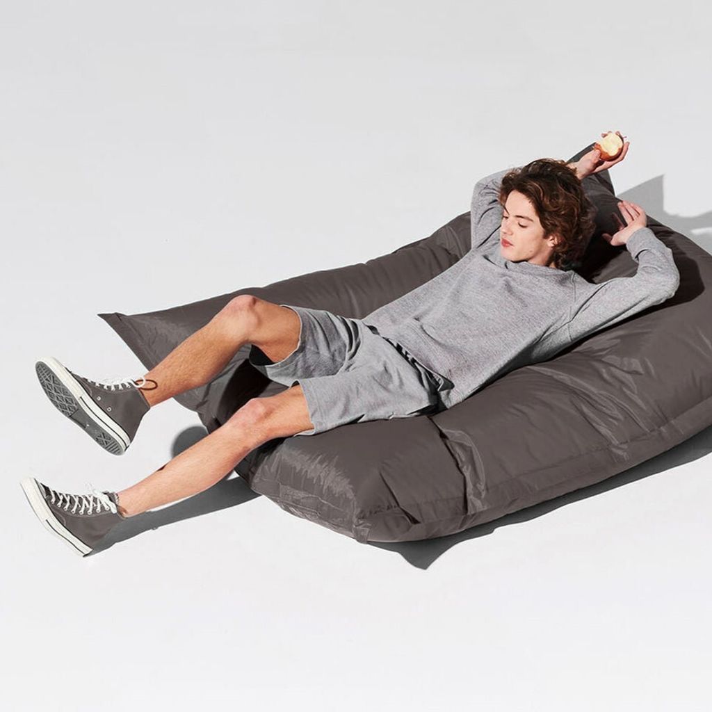 fatboy-original-beanbag-darkgrey-1920x1280-masterpiece-03-102208
