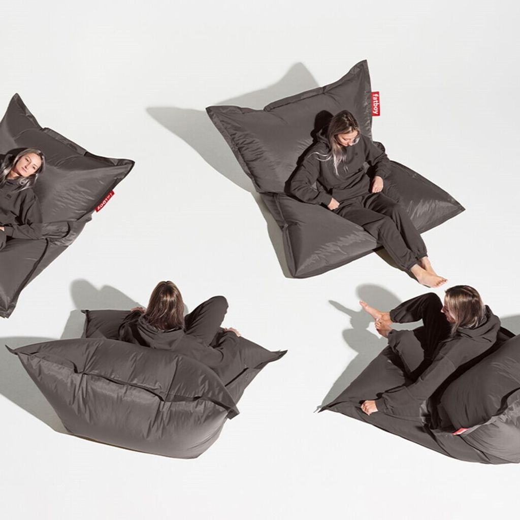 fatboy-original-beanbag-darkgrey-1920x1280-masterpiece-07-102208