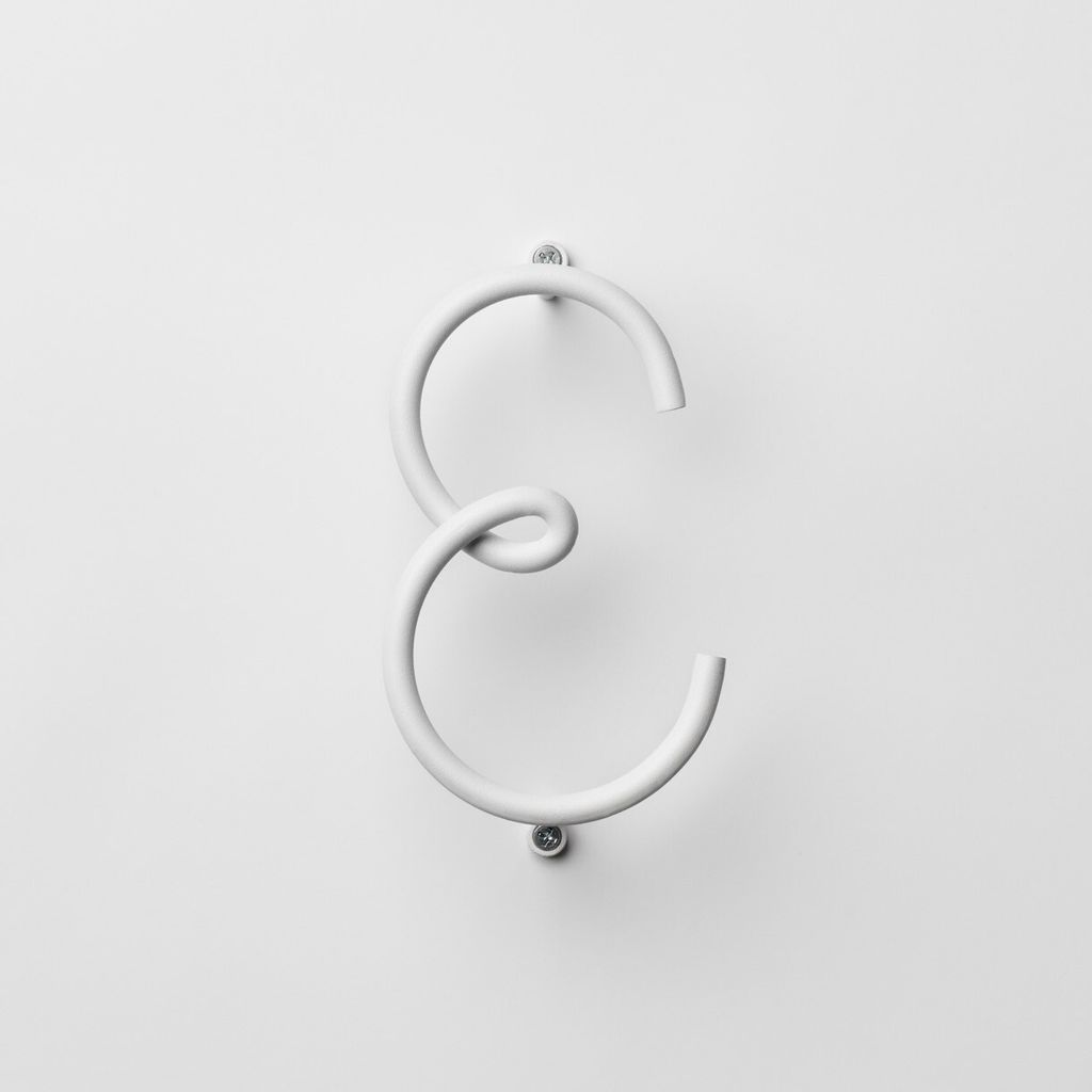 NAKNAK_wire_alphabet_ss_white_05_h