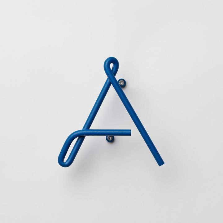 NAKNAK_wire_alphabet_ss_blue_01_h
