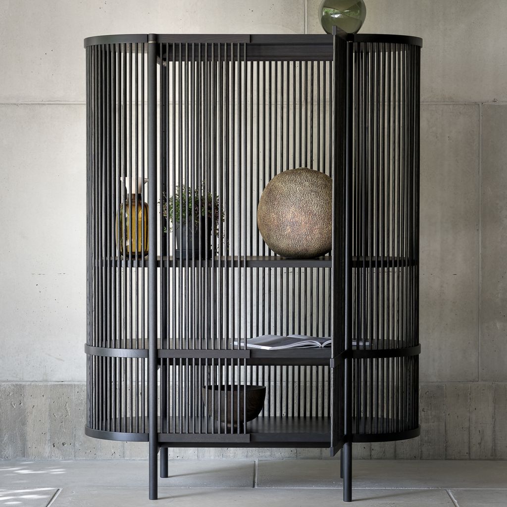poiat-bastone-cabinet-black-doors-5