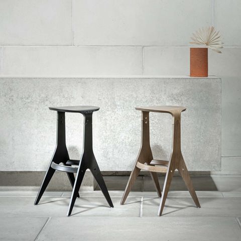 poiat-lavitta-bar-stool-black-and-dark-oak-3