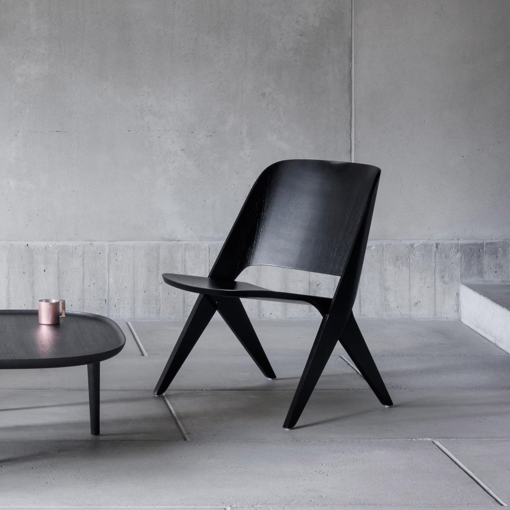 poiat-lavitta-lounge-chair-black-2