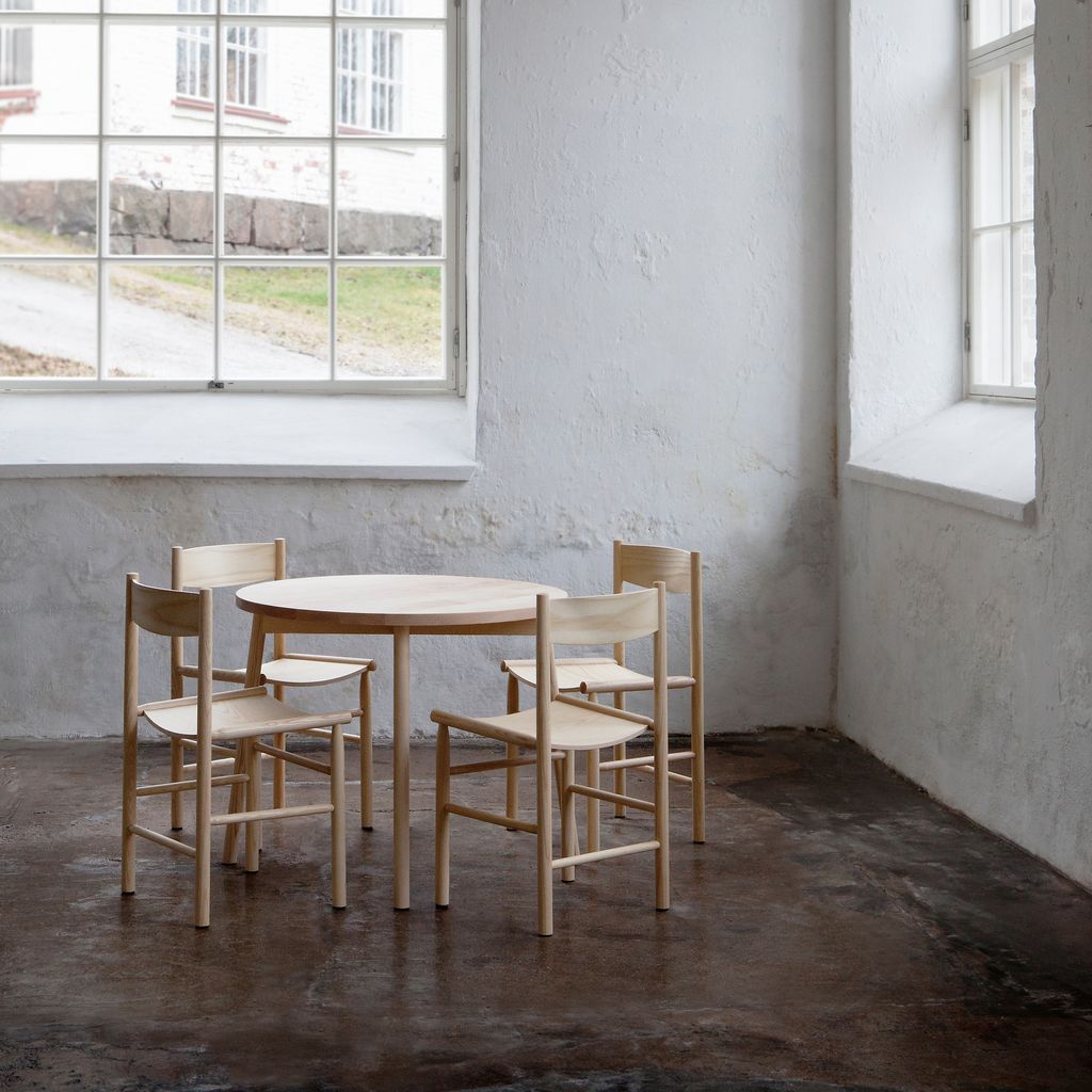 Akademia_Skandi table_ash_in space1