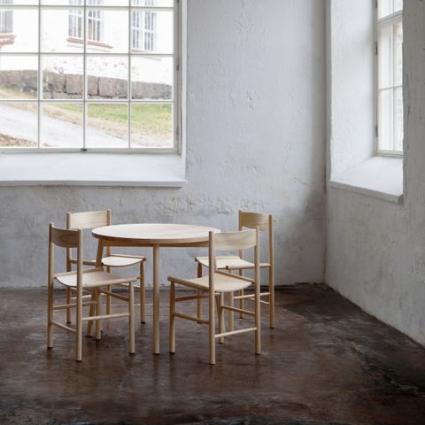 Akademia_Skandi table_ash_in space1